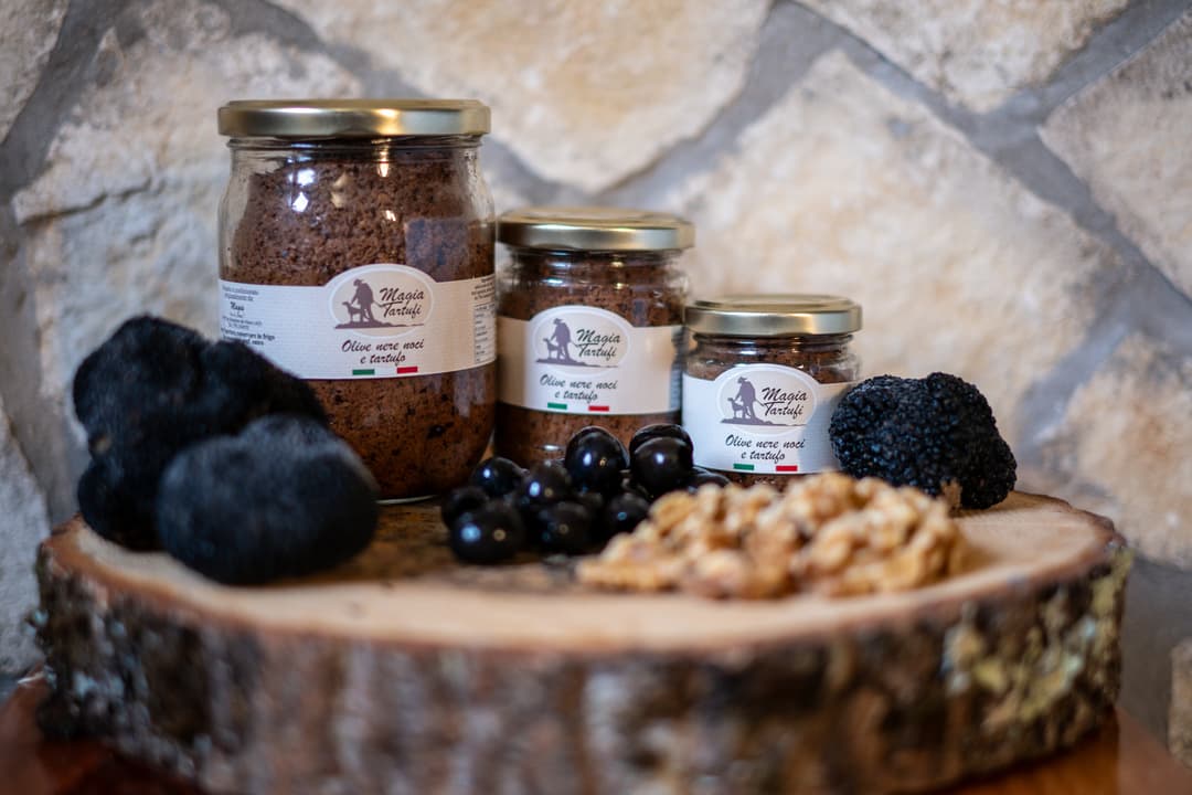 OLIVE NERE, NOCI E TARTUFO